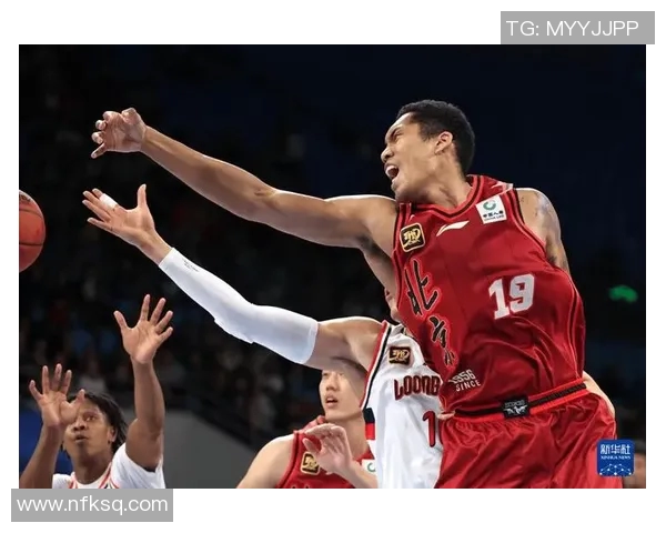 CBA北京首钢与上海队激战比分揭晓精彩瞬间回顾